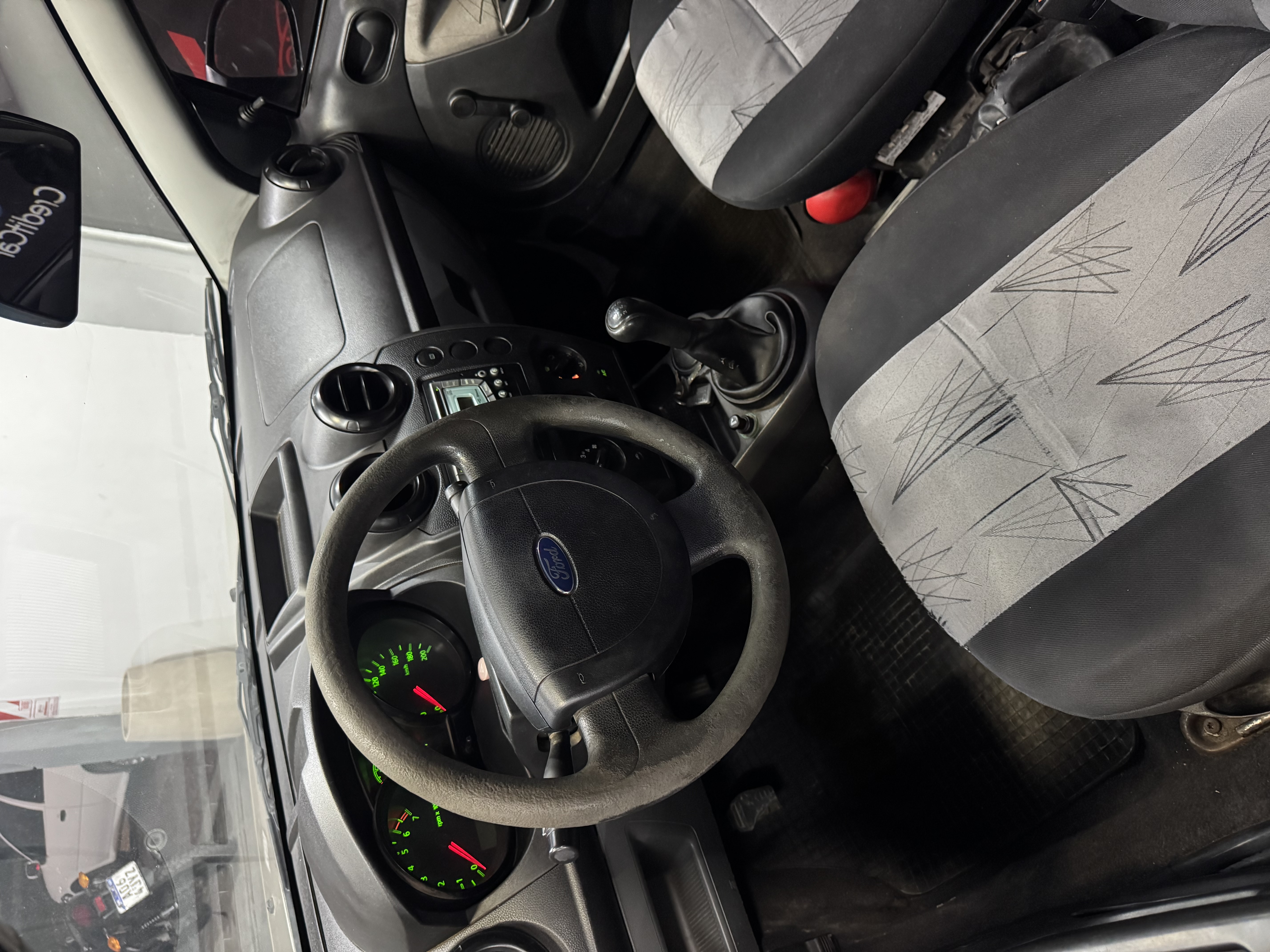 Ford Fiesta Ambiente — foto 8