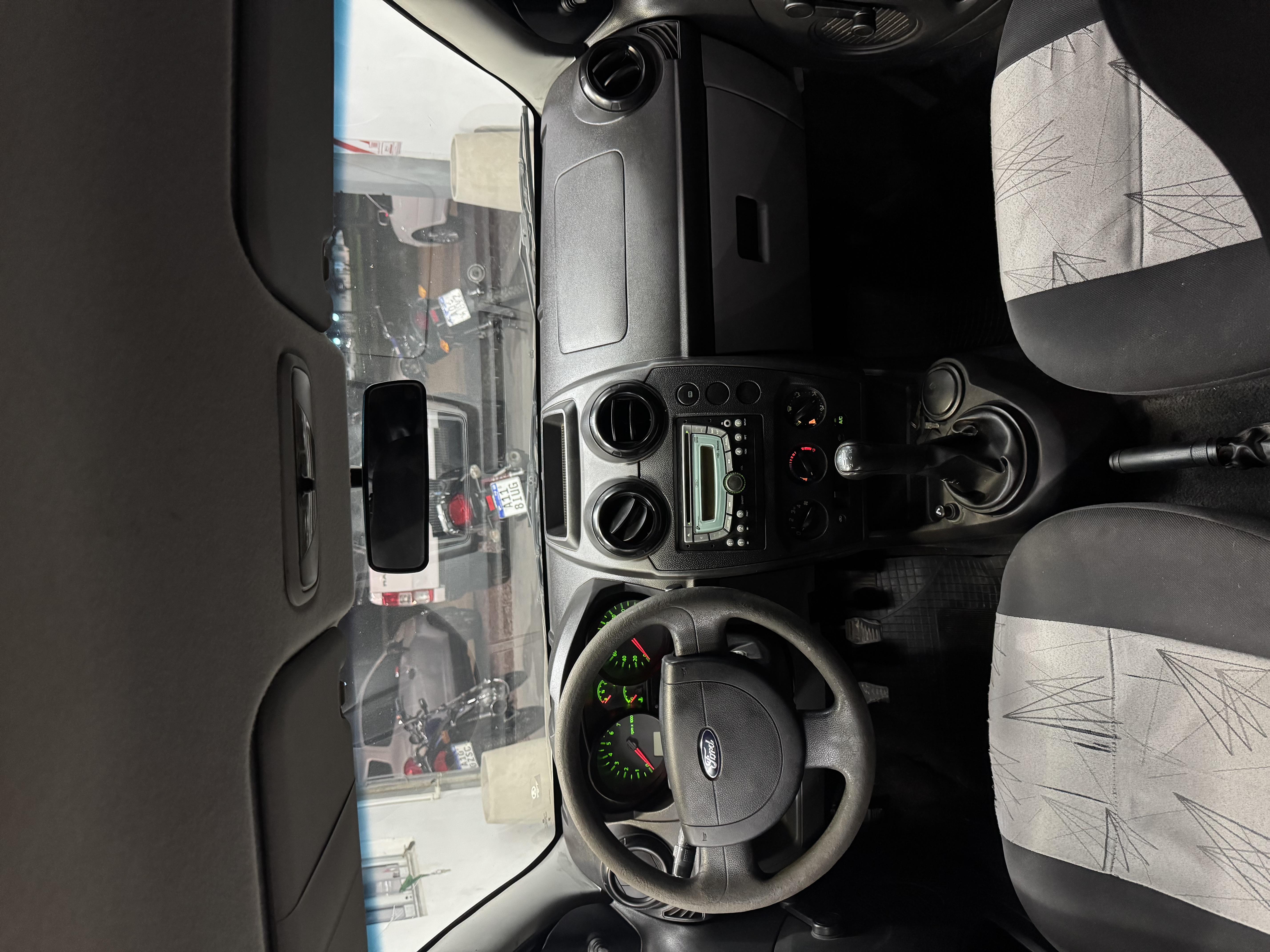 Ford Fiesta Ambiente — foto 9