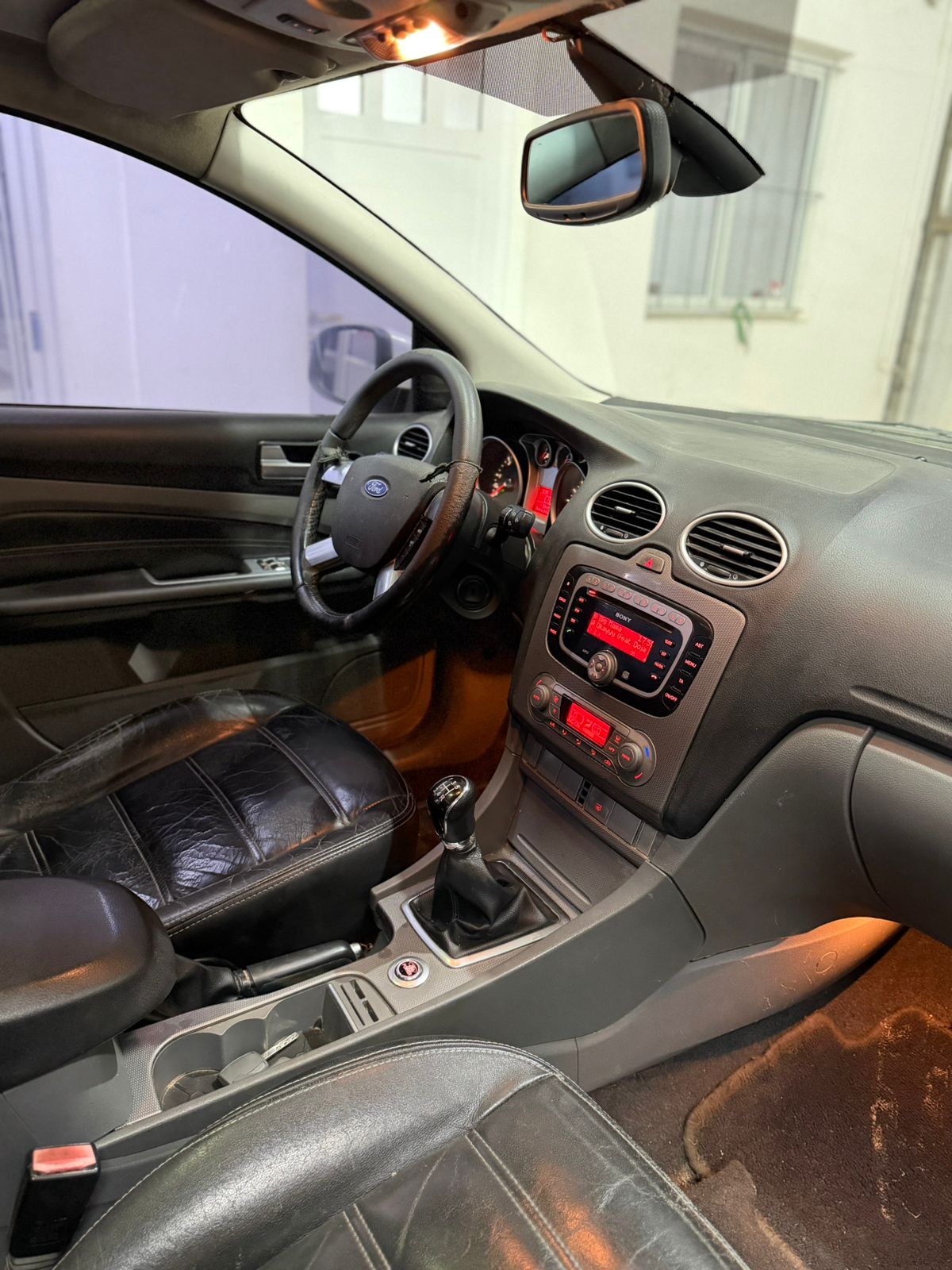 Ford Focus Ghia — foto 7