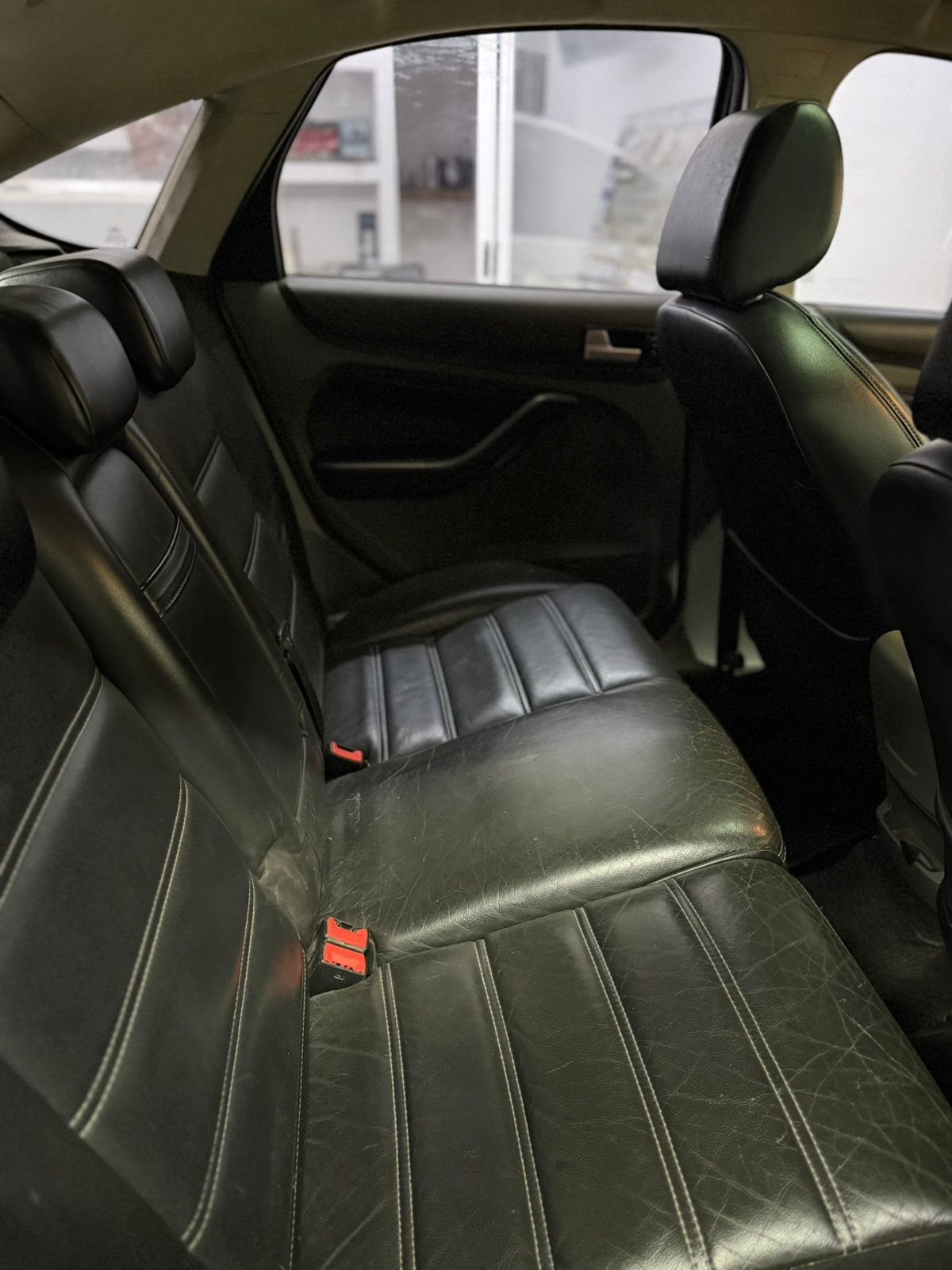 Ford Focus Ghia — foto 8