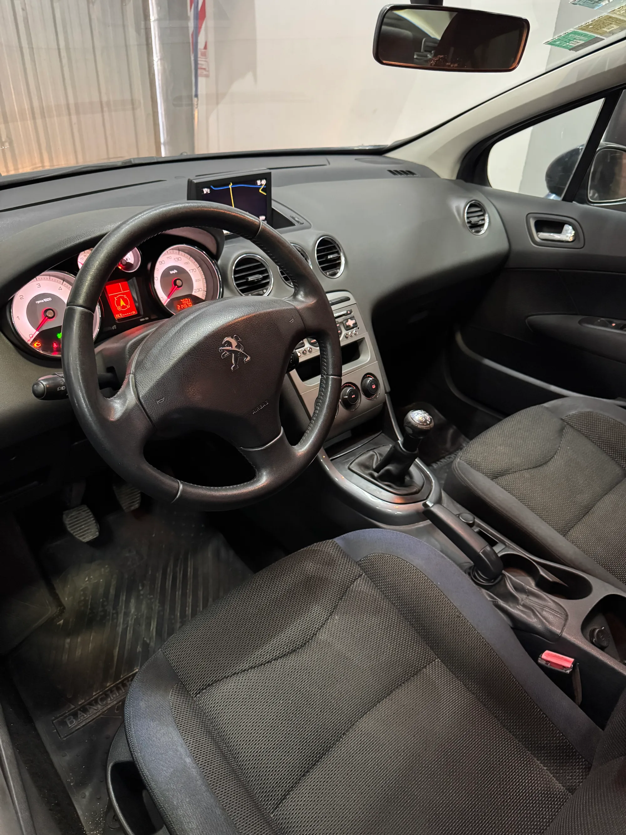 Peugeot 408 Allure HDI — foto 7