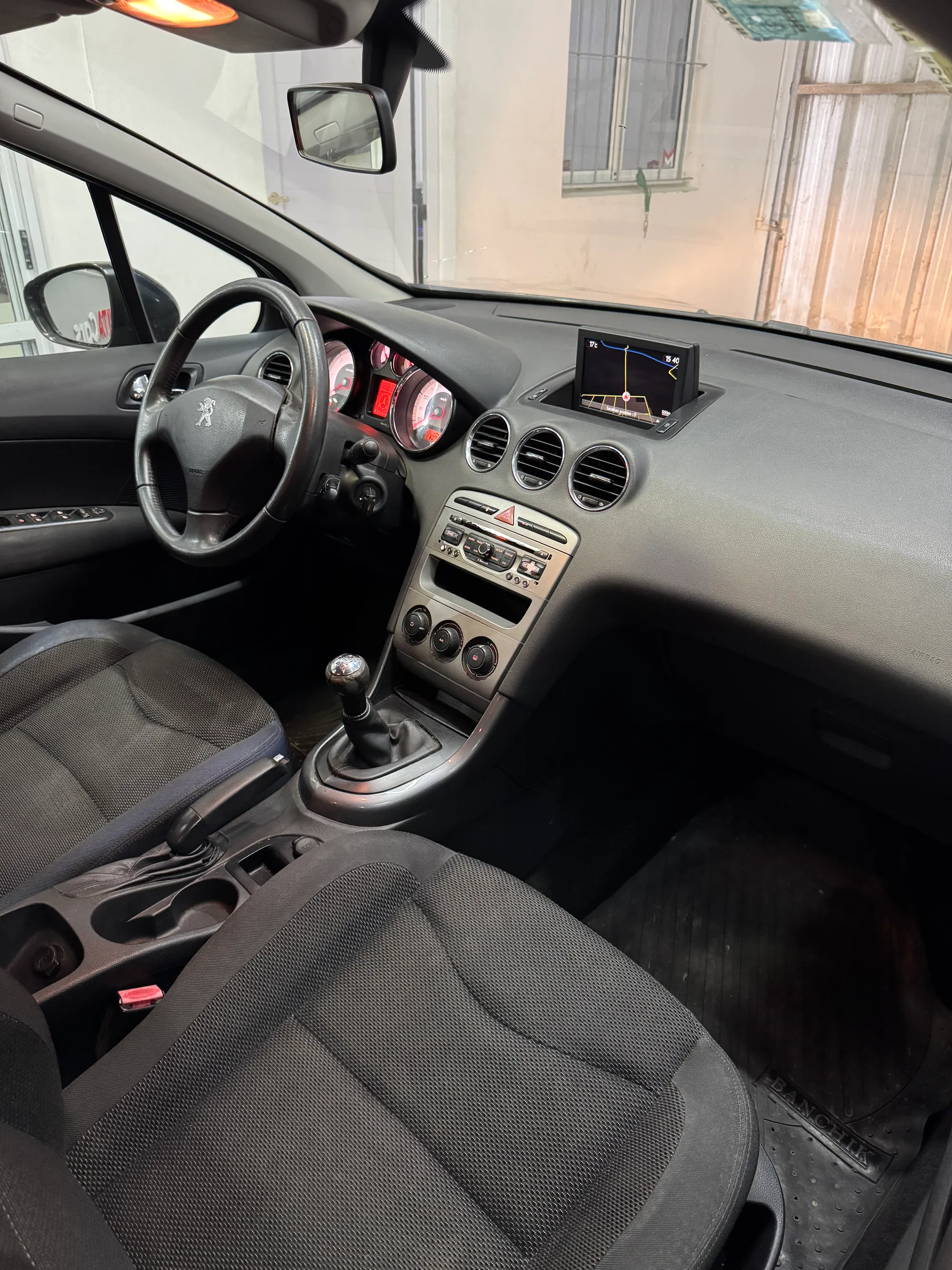 Peugeot 408 Allure HDI — foto 9